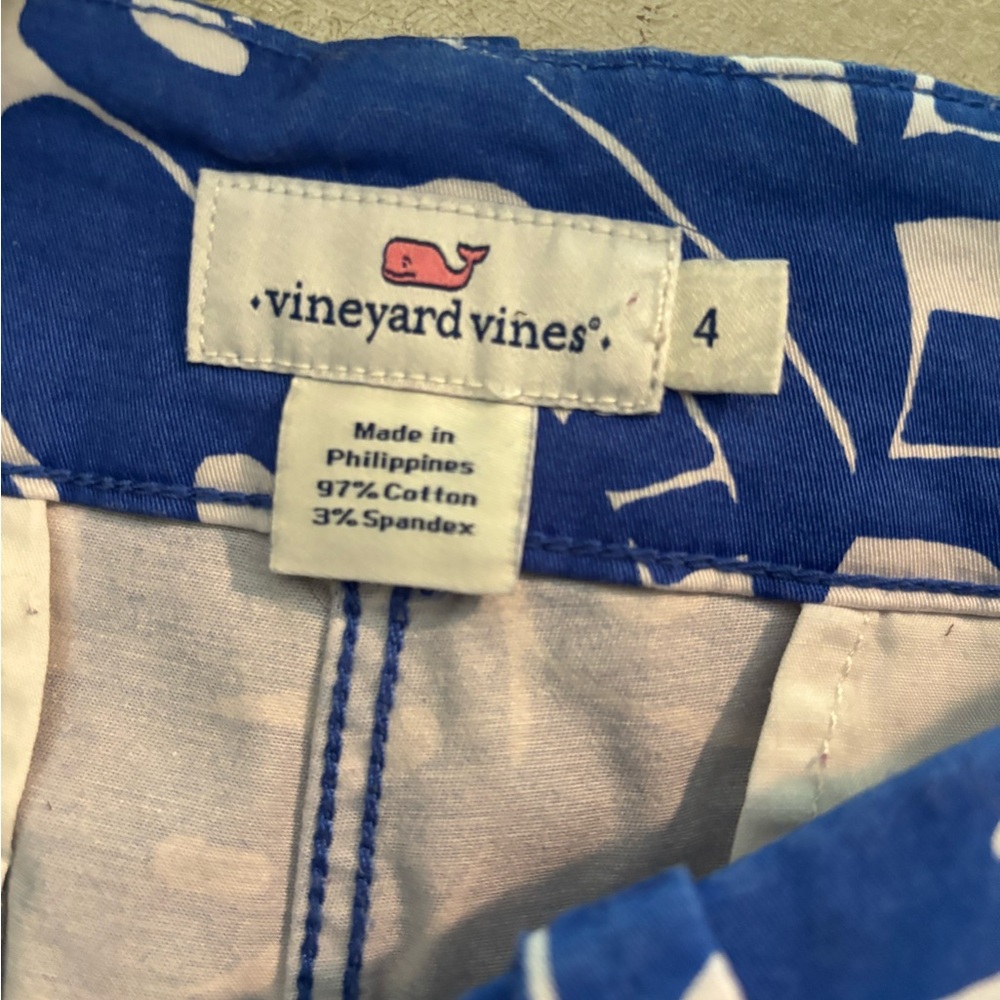 Vineyard vines women blue and white shorts size 4